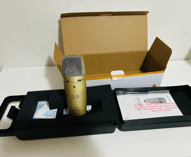 Microfone condensador multipadrão Behringer C3 - Oddity Gold Color (Novo)