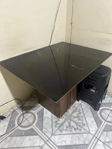Mesa com tampo de vidro