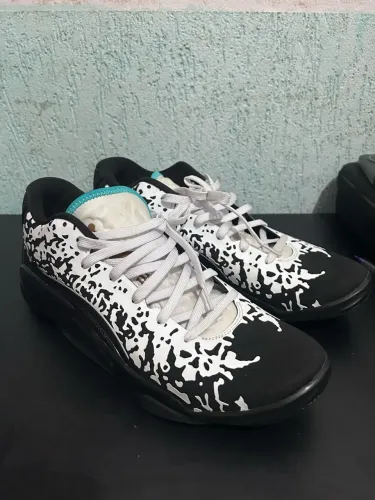 JORDAN ZION 3 BRANCO PRETO TAMANHO 45