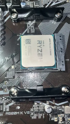 Vendo kit a520m kv2 gigabyte + Ryzen 5 5600g