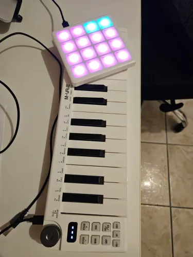 Kit básico de produção (teclado midi+pad)