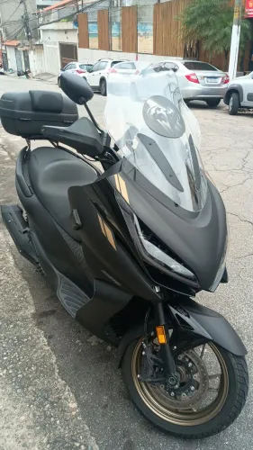 Vendo scooter v aquecedor de manopla e com cinco tipos de painel diferente super completa.