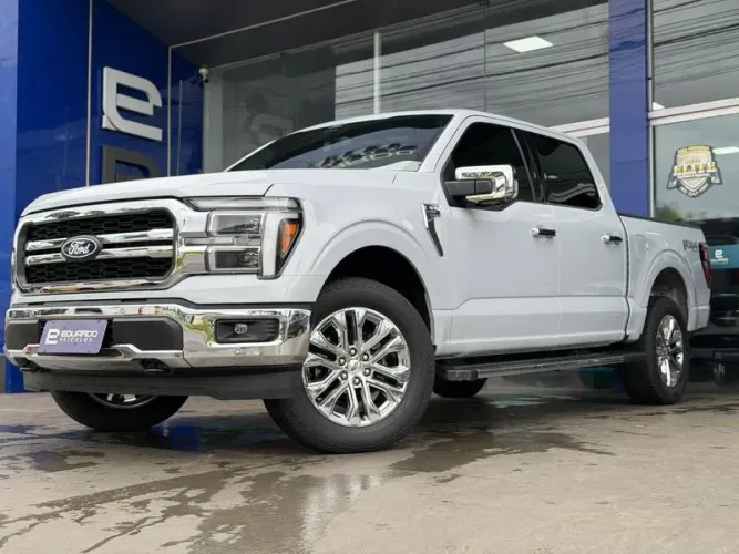 Ford F-150 Lariat 4X4 5.0 V8 2025