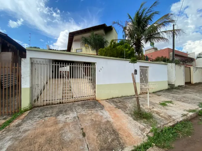 Casa para alugar no Bairro Maringá com 3 quartos e piscina na Região Oeste de Londrina