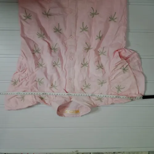 Camisa rosa tamanho P camisa meia manga estampada camisa rosa feminina usada