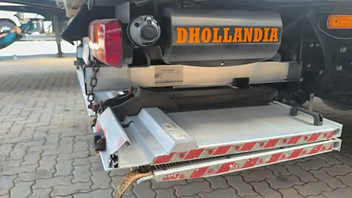 VENDE-SE PLATAFORMA HIDRAULICA RETRATIL DHOLLANDIA