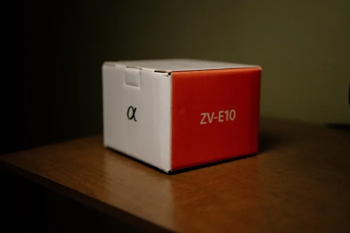 Câmera Sony ZV-E10 Lente Kit 16-50mm NOVA