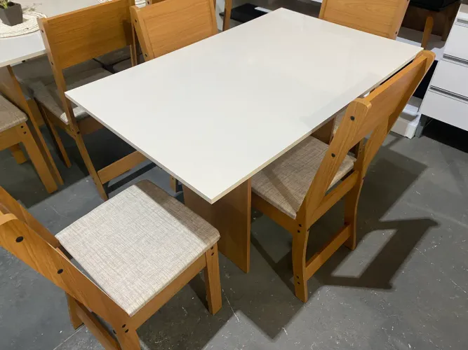 Mesa com 4 cadeiras - entrego hoje