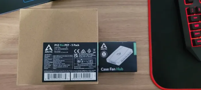 Kit Premium: 5 Fans Arctic P12 PRO PST 120mm + Hub Controladora 10 Portas