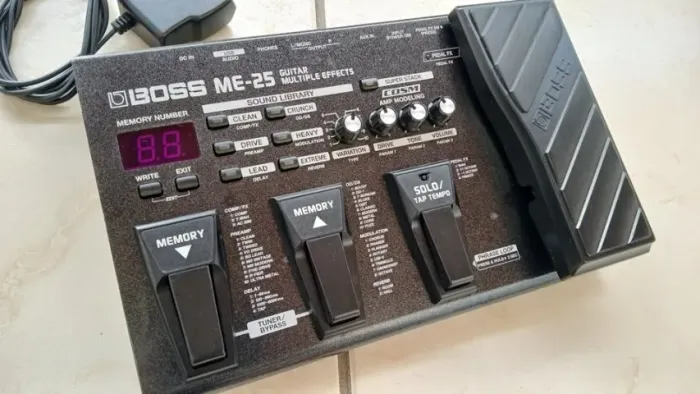 Pedaleira Boss Me25, Me 25 + Fonte. 100% ok. Sem nenhum defeito. Oportunidade.