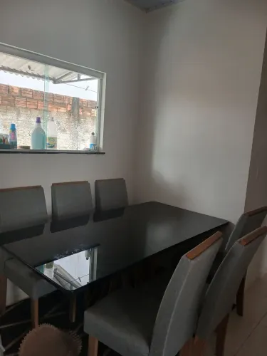 Mesa de vidro base de madeira 