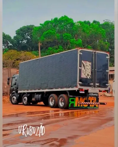 Caminhões bitruck câmara fria