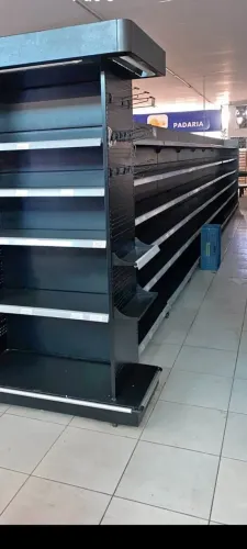 "DE MERCADO"65 metros de gôndolas dentre centrais/laterais e expositores"LEIA TUDO"