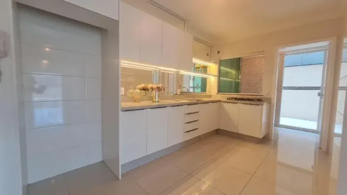 Apartamento 2 dormitorios TERRAÇO / DIFERENCIADO 2 vagas de garagem - LOCAÇÃO ANUAL Balneá