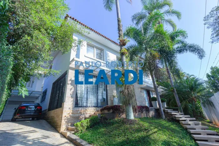 CASA ASSOBRADADA - PACAEMBÚ - SP