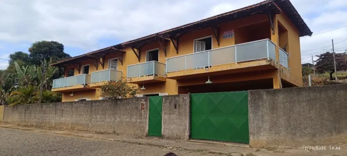 Sobrado 400m2 com 4 quartos.