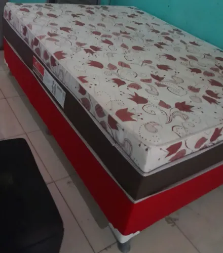 Cama de casal seminova