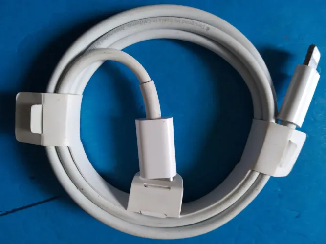 Cabo iPhone 13 original novo