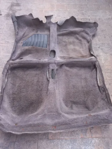 VENDO CARPETE ORIGINAL UNO 2 PORTAS 9 ATÉ 91/92 