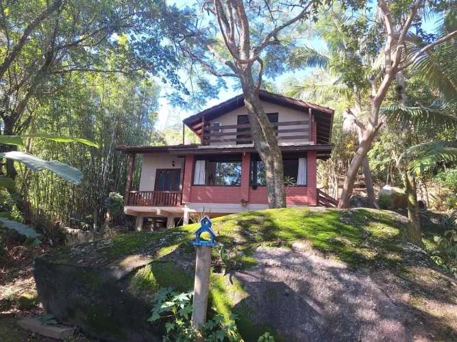 Alugo por temporada bela casa na praia da Caiacanga