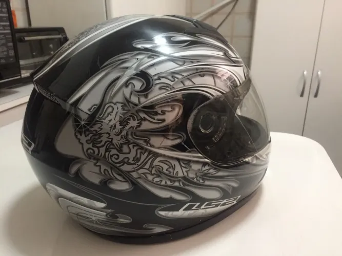 Capacete ls2 zerado com pouquíssimo uso em promoção 