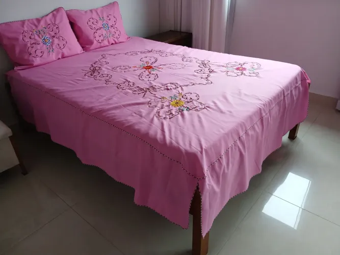 Cama casal madeira angelin, com colchão, tamanho padrão em ótimo estado de conservação