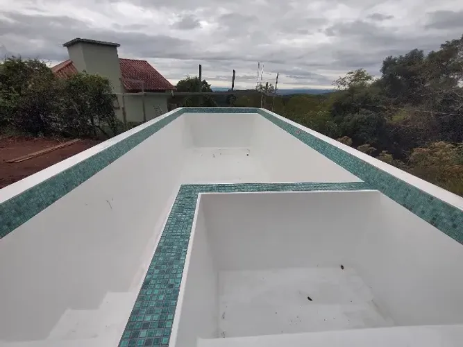Piscina grande 8x3mts com spa e pastilhas de vidro 