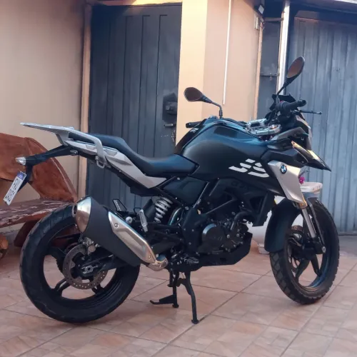 Linda, sem detalhes,  km muito baixo 