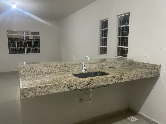 Bancada de Granito Amarelo Ornamental - 2,10 m x 0,60 m