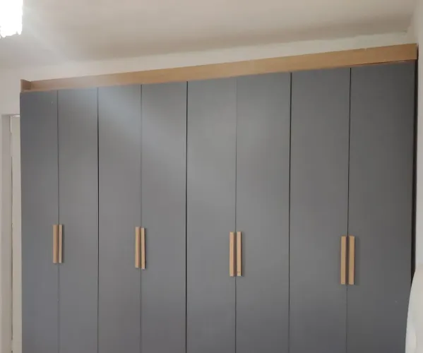 Guarda-roupa 8 portas