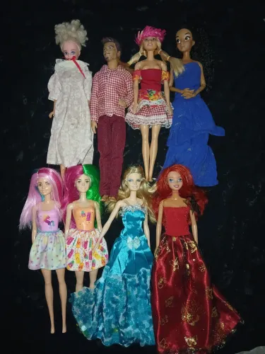 Lote de Bonecas Barbie e Disney