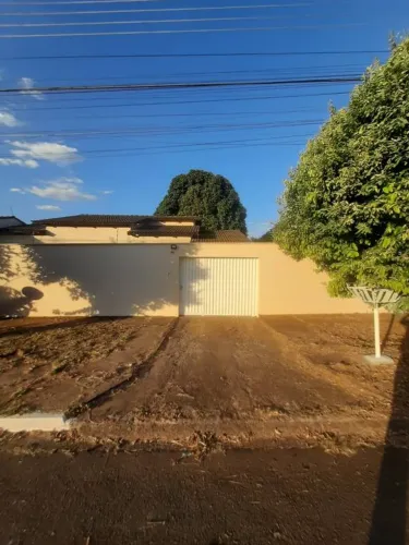VENDE - SE CASA DE 3/4, NO SETOR JARDIM PRESIDENTE, EM GOIÂNIA.