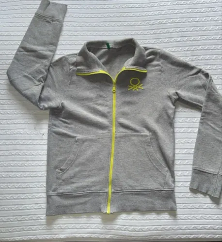 casaco de moletom infantil Benetton