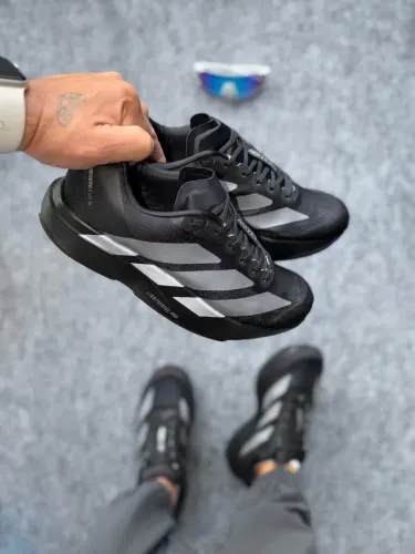Tênis Adizero preto com cinza com placa 38 ao 43