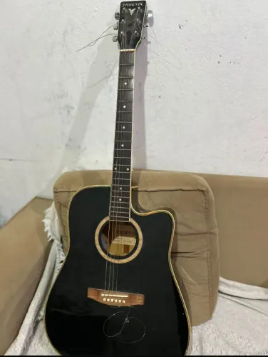 Violão Phoenix elétrico precisar colocar 2 cordas e duas tarraxas