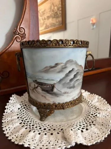 Balde de Gelo em Porcelana Pintada à Mão com Guarnições em Bronze
