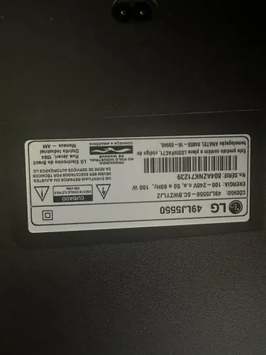 Tv smart 50 com listra na tela parte de baixo 