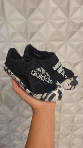 Sandalia adidas 28/29 linda impecável
