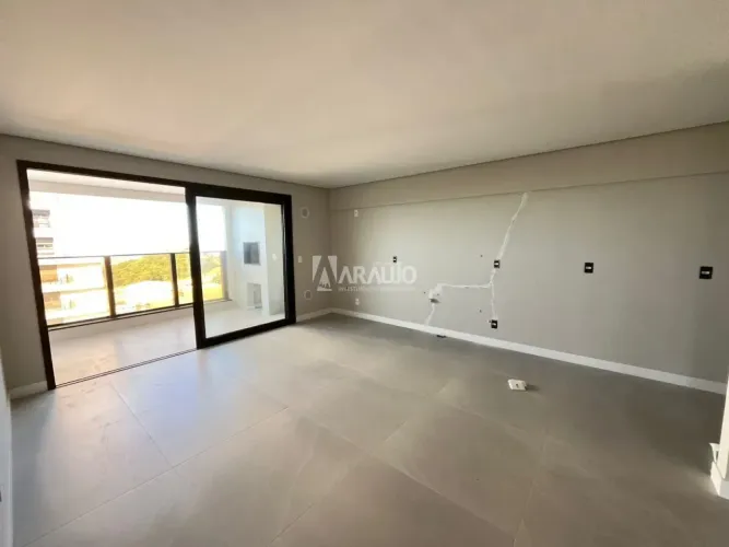 Apartamento com 1 suíte + 2 dormitórios à venda na Praia Brava em Itajaí