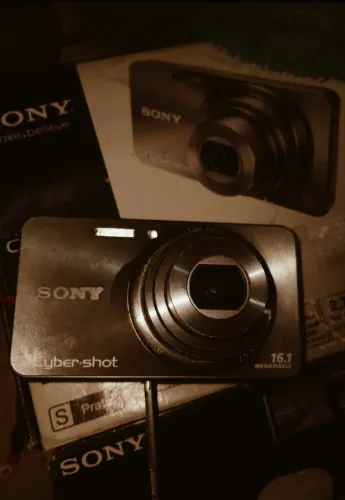 Câmera Sony Cybershot 16.1 megapixels dsc-w570