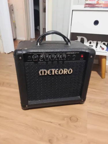 Amplificador meteoro 30w