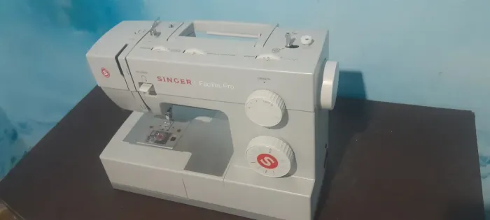 Máquina de costura Singer Facilita Pro