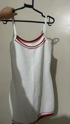 Vestido branco curto sem mangas