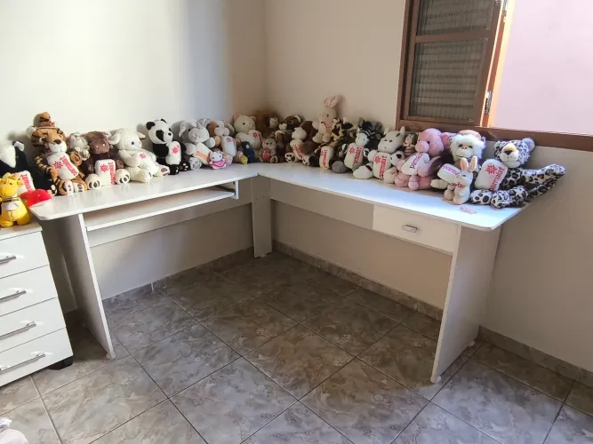 Vende-se escrivaninha branca em L