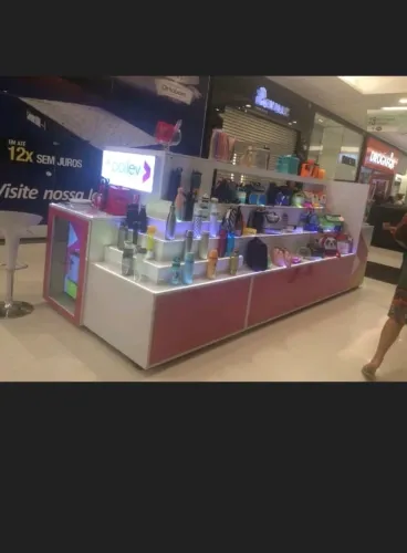 Quiosque para Shopping Completo | LED | Madeira de Reflorestamento | Excelente Estado