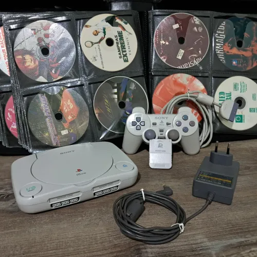 PS1 Slim com Controle original e dezenas de jogos! Muitíssimo conservado!