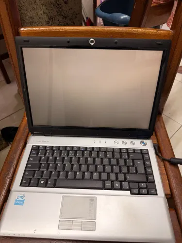 Notebook Positivo Celeron - Tela Branca - Sem Bateria - Com Carregador 