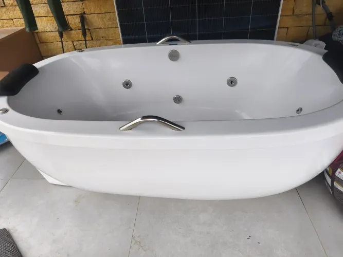 Banheira ofurô com hidromassagem