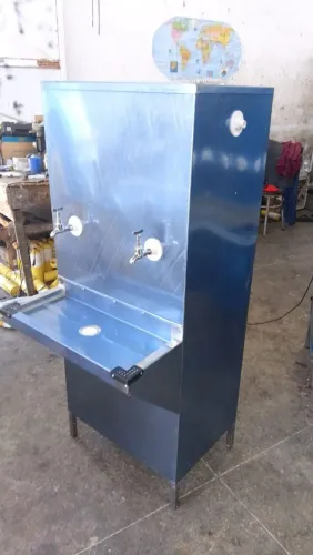 Bebedouro Industrial de 2 torneiras 60 litros e com filtro.