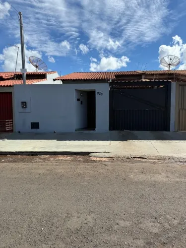 Casa completa com 3 quartos, suíte, sala e cozinha e garagem para 2 carros